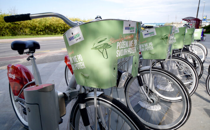 ACCESSIBLE ON FOOT, BY BICYCLE OR PUBLIC TRANSPORTATION